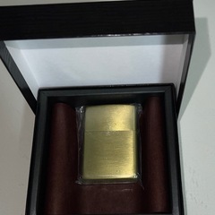 十字架デザインの金属製ライターの画像