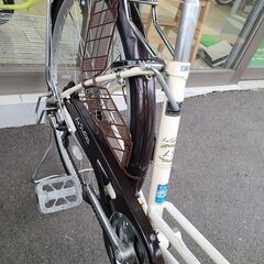 J1642【リユースのサカイ柏店】 asahi　アサヒサイクル　シティサイクル　La sienne　ラジェンヌ　アイボリー　26インチ　6段変速　オートライト　クリーニング、簡易メンテナンス済み　★店頭にて試乗可★  中古自転車 　流山市 中古自転車 松戸市 中古自転車 我孫子市 中古自転車 船橋市 中古自転車 守谷市 中古自転車 取手市 中古自転車　参考価格35,200円の画像