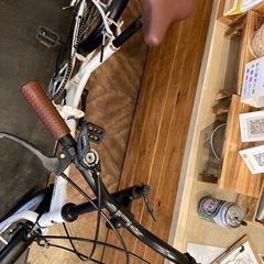 【後輪タイヤ・後輪チューブ新品！】ダイナモライト付き　6段変速　20インチ折りたたみ自転車　ホワイトの画像