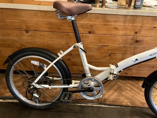 【後輪タイヤ・後輪チューブ新品！】ダイナモライト付き　6段変速　20インチ折りたたみ自転車　ホワイト
