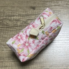 花柄スクエア型ポーチの画像