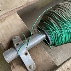 緑色の針金の画像
