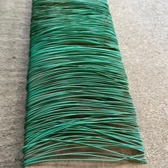 緑色の針金の画像