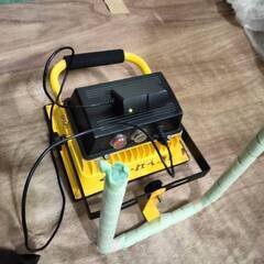 中古 LED充電式投光器・充電器付きの画像