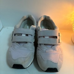 ニューバランス　キッズスニーカーの画像