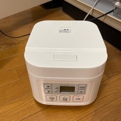 ベッド・冷蔵庫・レンジ・炊飯器の画像