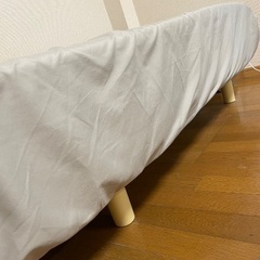 ベッド・冷蔵庫・レンジ・炊飯器の画像