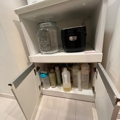 ニトリ食器棚※中の皿、電子レンジ等は含みませんの画像