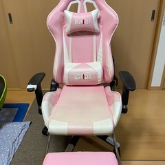 オットマン付きゲーミングチェアの画像