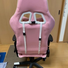 オットマン付きゲーミングチェアの画像