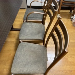 ニトリ　ダイニングテーブル　椅子×3の画像