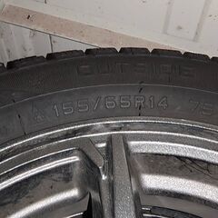 スタッドレスタイヤ中古（ホイール・ナット付き）無料の画像