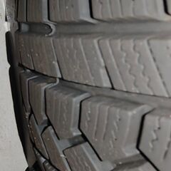 スタッドレスタイヤ中古（ホイール・ナット付き）無料の画像