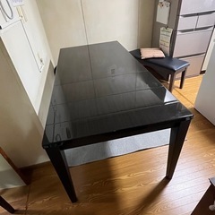 ダイニングテーブル
の画像
