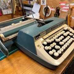タイプライター（ジャンク品）の画像