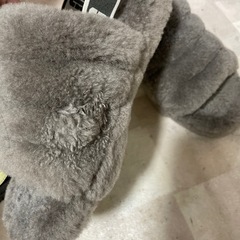 UGG ファーサンダルの画像