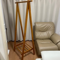 木製ハンガーラックの画像