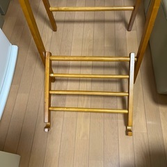 木製ハンガーラックの画像
