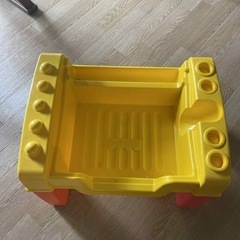 子ども用の遊びテーブルです。の画像