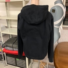 M2510-286　UNIQLO ジップパーカー 裏起毛 Lサイズ ブラック 色あせ毛玉有りの画像