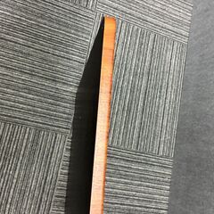 【無料でお譲りします】ラックの棚板　３枚（内、裏側ゴム付2枚）の画像