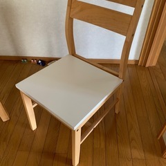 ダイニングテーブルの画像