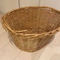 大きなラタンバスケット【訳あり】の画像