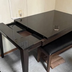 ダイニングテーブル
の画像