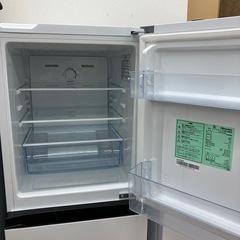 「安心の6ヶ月保証付。【Hisense 2ドア冷蔵庫 HR-D1304 2022年製 153L クリーニング済み】取りに来れる方限定。」の画像