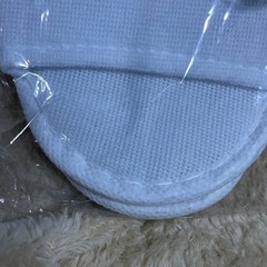 使い捨てスリッパ　2つ。の画像