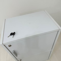 鍵付きカラーボックス　A4収納　ホワイトの画像