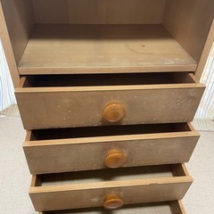 引出し付き棚の画像