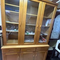 無料　食器棚の画像