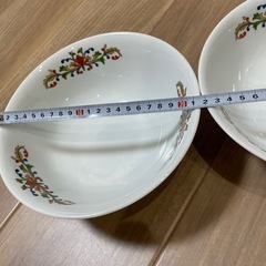模様が素敵なラーメン皿二個セットの画像