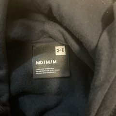 アンダーアーパーのパーカー【黒　M】の画像