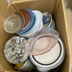 食器　無料引取　プラケースの画像