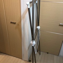 折りたたみ洗濯物干しの画像