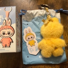 ラブブイニシャルP ぬいぐるみペンダントの画像