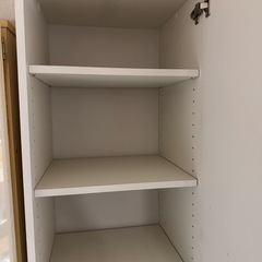 無料、業者様歓迎、鏡付きの棚と棚の2点セットの画像