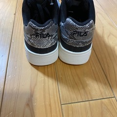 値段交渉◯　23.5㎝　FILA ヘビ柄　スニーカー　新品の画像