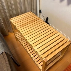 木のテーブルの画像