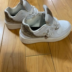 23.5㎝　FILA ヘビ柄　スニーカー　美品の画像