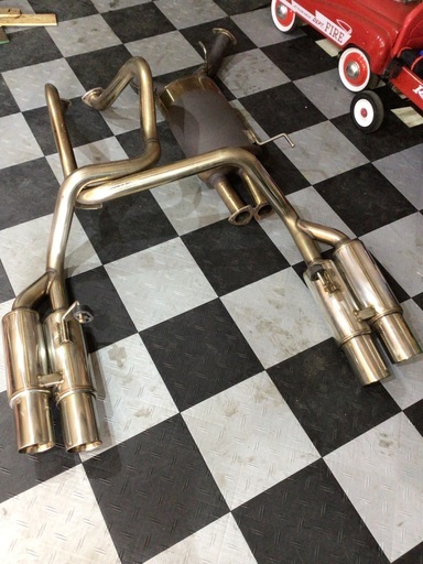 レクサスLX570のガナドール左右出しマフラー