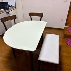半円テーブル 椅子2個とベンチシート付 貞苅椅子製作所の画像