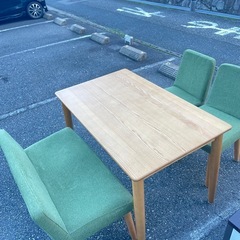 北九州市内配送無料 ニトリ　4人掛けダイニングテーブルセットの画像