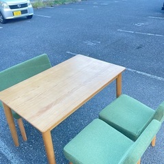 北九州市内配送無料 ニトリ　4人掛けダイニングテーブルセットの画像