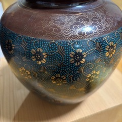 九谷昭栄作　青粒金彩花唐草文様 壺/花瓶の画像
