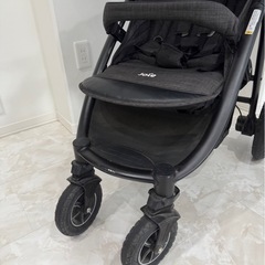joie マイトラックス エアタイヤ ベビーカー レインカバー付きの画像
