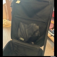 suites case. suites caseスーツケース ３回国内利用　ネームタグ付　タイヤ丈夫 機内持込可 の画像