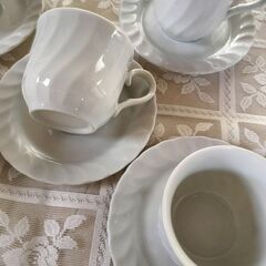 美品　ホワイト珈琲カップ５客の画像